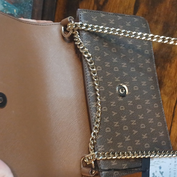 NEW!! DKNY Signature Logo Brown Bryant Flap Over Shoulder Bag/crossbody/ Clutch - Picture 13 of 17